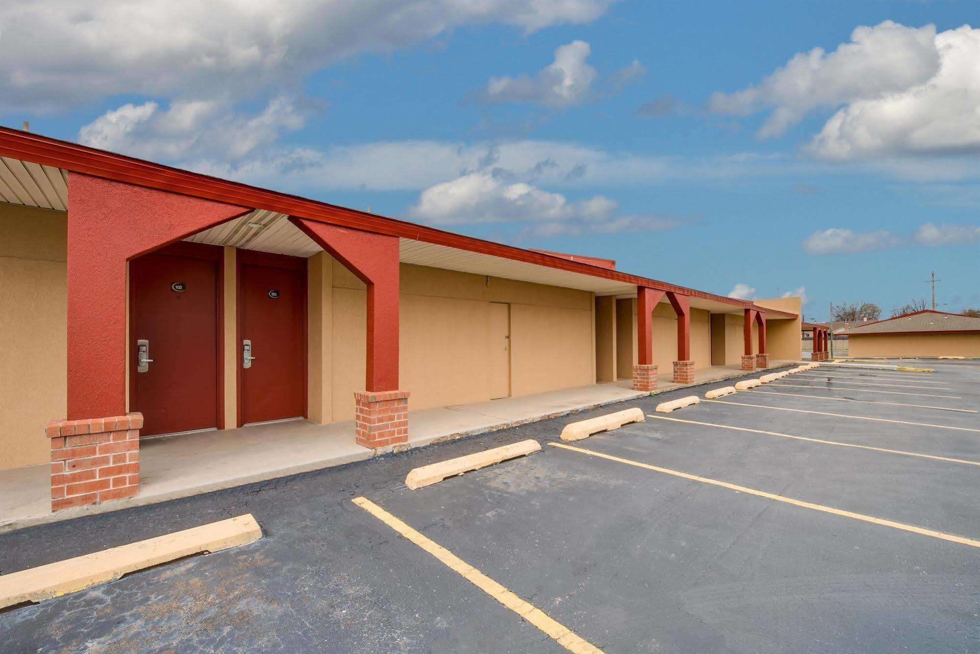 Travelers Inn Midwest City Exterior foto
